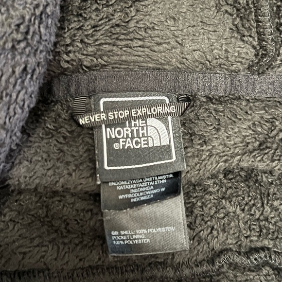 The North Face Fuzzy Black Fleece Jacket - Picture 5 of 13